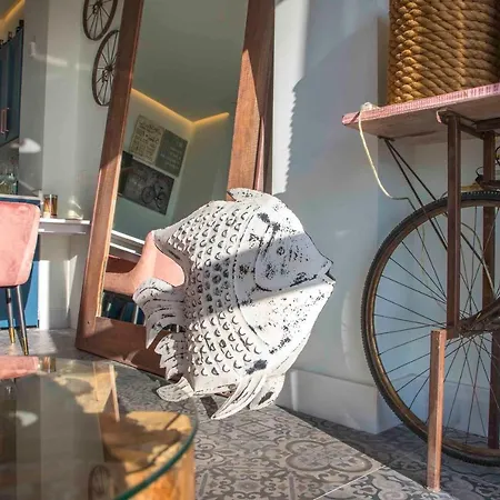 Apartamento Atico Ava Gardner, Penthouse De 2 Dormitorios Y 2 Banos, Solarium Con Vistas Espectaculares, El Apartamento Tiene Una Ubicacion Unica Ya Que En Ascensor Privado Tardamos 2 Mts A La Playa Y A La Vez Estas En El Centro De *