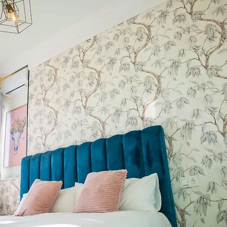Apartamento Atico Ava Gardner, Penthouse De 2 Dormitorios Y 2 Banos, Solarium Con Vistas Espectaculares, El Apartamento Tiene Una Ubicacion Unica Ya Que En Ascensor Privado Tardamos 2 Mts A La Playa Y A La Vez Estas En El Centro De Appartement Torremolinos