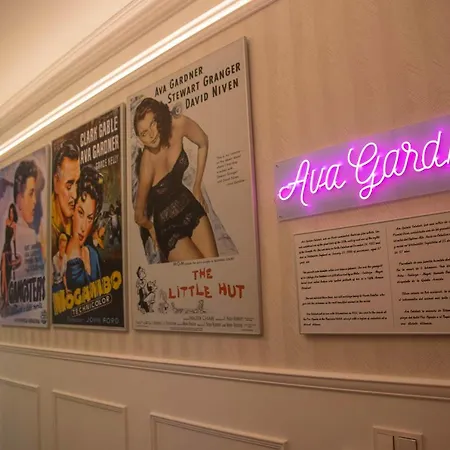 Apartamento Atico Ava Gardner, Penthouse De 2 Dormitorios Y 2 Banos, Solarium Con Vistas Espectaculares, El Apartamento Tiene Una Ubicacion Unica Ya Que En Ascensor Privado Tardamos 2 Mts A La Playa Y A La Vez Estas En El Centro De * Torremolinos