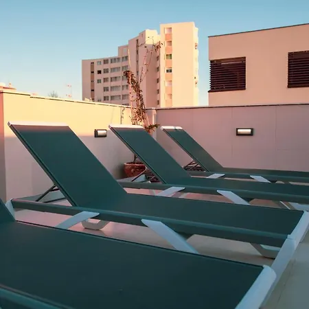 Apartamento Atico Ava Gardner, Penthouse De 2 Dormitorios Y 2 Banos, Solarium Con Vistas Espectaculares, El Apartamento Tiene Una Ubicacion Unica Ya Que En Ascensor Privado Tardamos 2 Mts A La Playa Y A La Vez Estas En El Centro De * Torremolinos