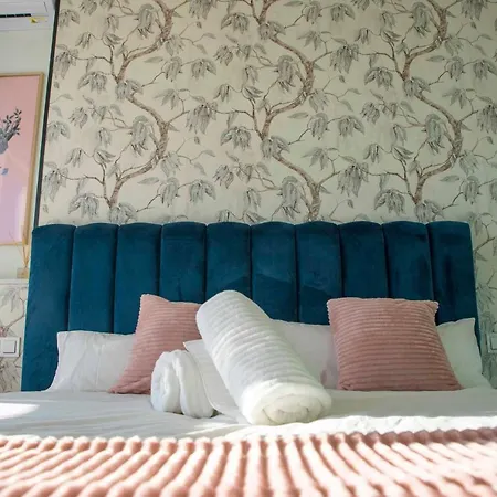 Apartamento Atico Ava Gardner, Penthouse De 2 Dormitorios Y 2 Banos, Solarium Con Vistas Espectaculares, El Apartamento Tiene Una Ubicacion Unica Ya Que En Ascensor Privado Tardamos 2 Mts A La Playa Y A La Vez Estas En El Centro De Appartement