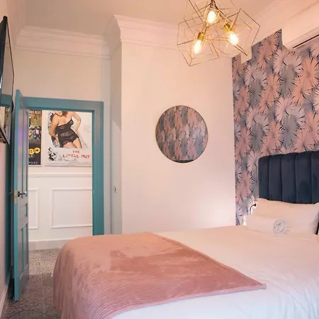 Apartamento Atico Ava Gardner, Penthouse De 2 Dormitorios Y 2 Banos, Solarium Con Vistas Espectaculares, El Apartamento Tiene Una Ubicacion Unica Ya Que En Ascensor Privado Tardamos 2 Mts A La Playa Y A La Vez Estas En El Centro De