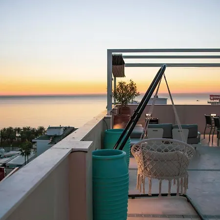 Apartamento Atico Ava Gardner, Penthouse De 2 Dormitorios Y 2 Banos, Solarium Con Vistas Espectaculares, El Apartamento Tiene Una Ubicacion Unica Ya Que En Ascensor Privado Tardamos 2 Mts A La Playa Y A La Vez Estas En El Centro De Appartement