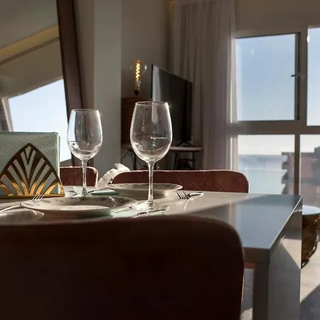 Apartamento Atico Ava Gardner, Penthouse De 2 Dormitorios Y 2 Banos, Solarium Con Vistas Espectaculares, El Apartamento Tiene Una Ubicacion Unica Ya Que En Ascensor Privado Tardamos 2 Mts A La Playa Y A La Vez Estas En El Centro De Appartement *