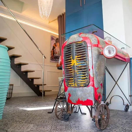 Apartamento Atico Ava Gardner, Penthouse De 2 Dormitorios Y 2 Banos, Solarium Con Vistas Espectaculares, El Apartamento Tiene Una Ubicacion Unica Ya Que En Ascensor Privado Tardamos 2 Mts A La Playa Y A La Vez Estas En El Centro De