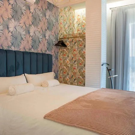 Apartment Apartamento Atico Ava Gardner, Penthouse De 2 Dormitorios Y 2 Banos, Solarium Con Vistas Espectaculares, El Apartamento Tiene Una Ubicacion Unica Ya Que En Ascensor Privado Tardamos 2 Mts A La Playa Y A La Vez Estas En El Centro De