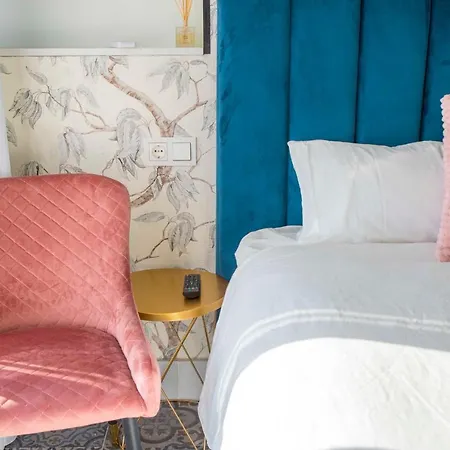 Apartamento Atico Ava Gardner, Penthouse De 2 Dormitorios Y 2 Banos, Solarium Con Vistas Espectaculares, El Apartamento Tiene Una Ubicacion Unica Ya Que En Ascensor Privado Tardamos 2 Mts A La Playa Y A La Vez Estas En El Centro De